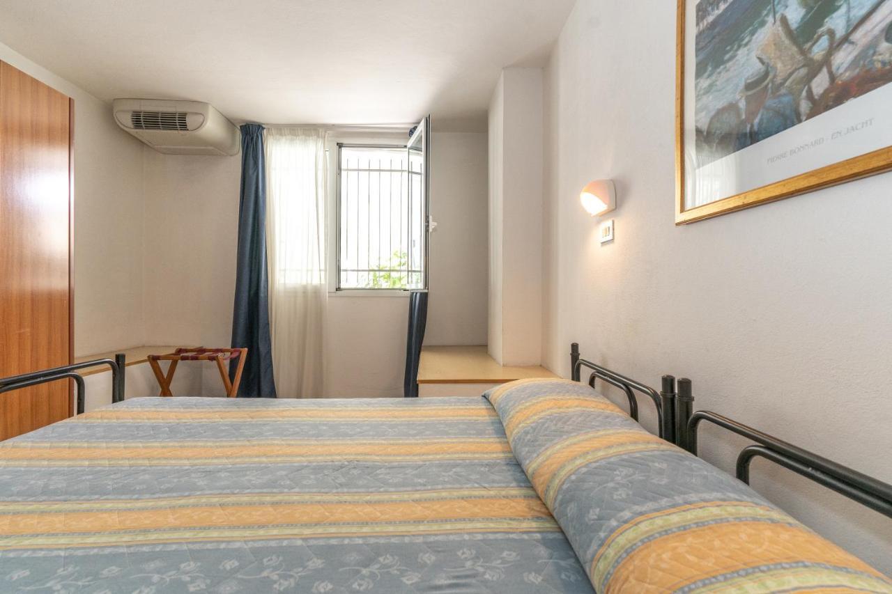 Hotel Villa Isola Римини Экстерьер фото